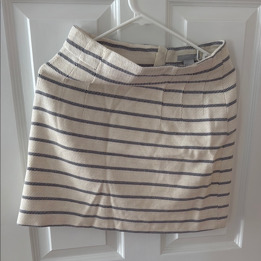 H&M Cream and Black Mini Pencil Skirt for Casual Wear